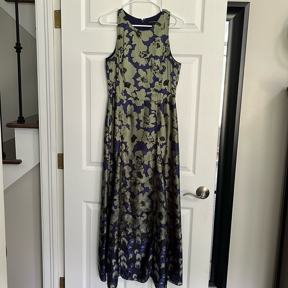 Sleeveless Banana Republic Dress